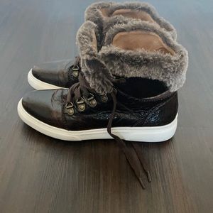 Size 8 Johnston&Murphy brown leather sneakers